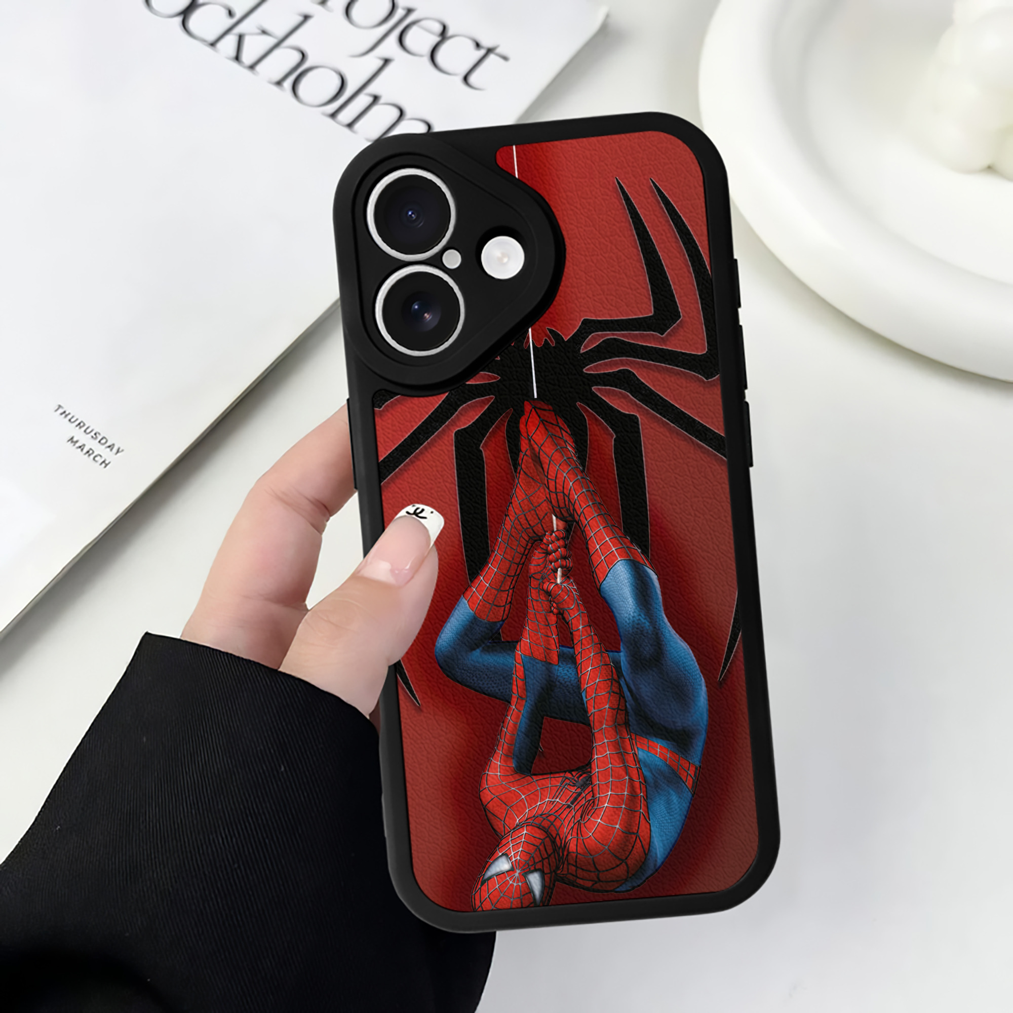 （画像用） Spider Man スパイダーマン 【iPhone 16シリーズ対応】シリコンスマホケース（レザー調） 材質：シリコン